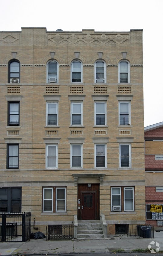 Primary Photo - 486 Kosciusko St