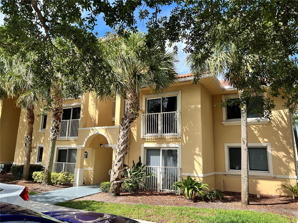Foto principal - 9907 Westwood Dr