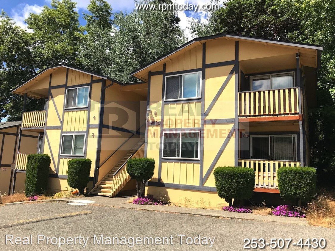 22503 30th Ave S, Des Moines, WA 98198 Condo for Rent in Des Moines