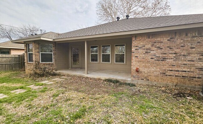 Building Photo - 4-2-2 West Fort Worth close to Lockheed Martin