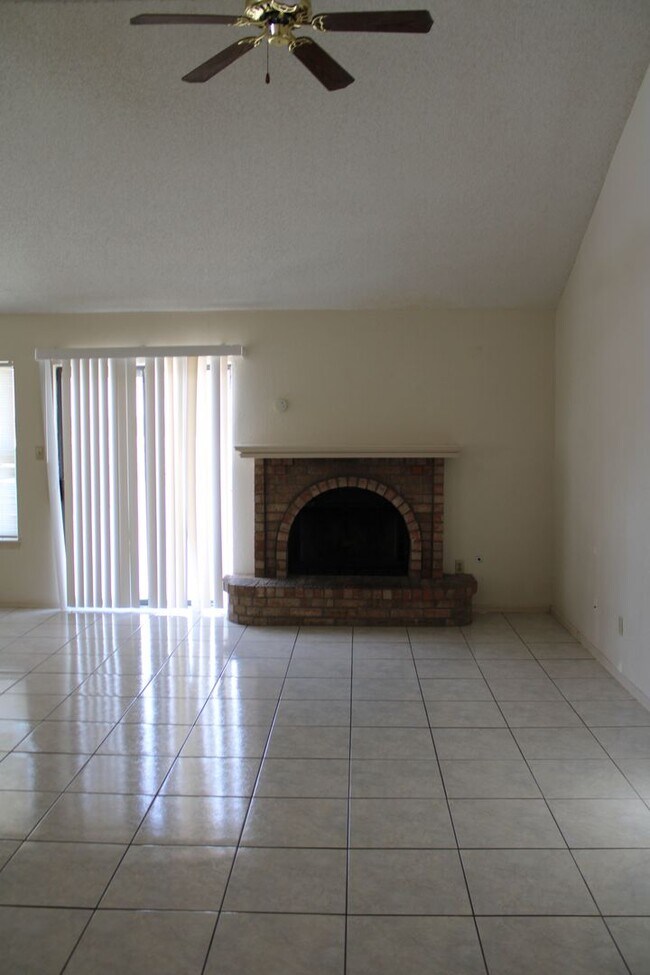 Building Photo - 12199 El Greco Cir