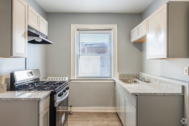 2BR, 1BA - 850SF - Kitchen - 8200 S. Evans Ave.