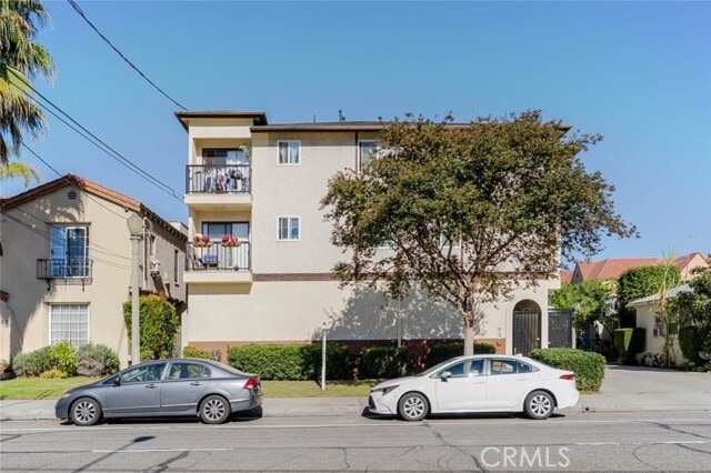 Foto principal - 909 E Chevy Chase Dr