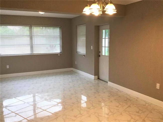 Foto del edificio - 401 SW 68th Blvd