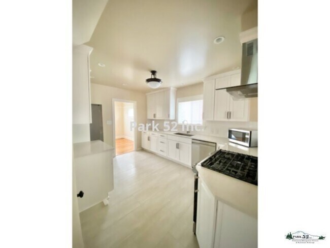 Building Photo - 422 S 40th St