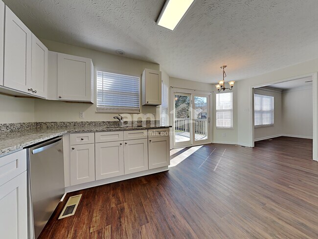 Foto del edificio - 5810 Matalin Ln