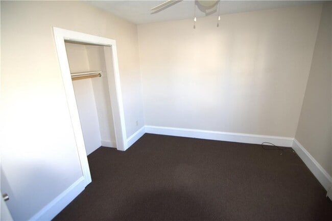 Building Photo - 166 6th Ave