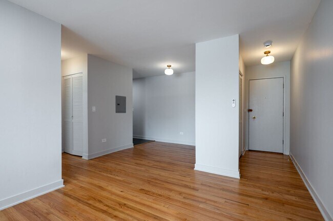 Entrance - 505 W Melrose Street