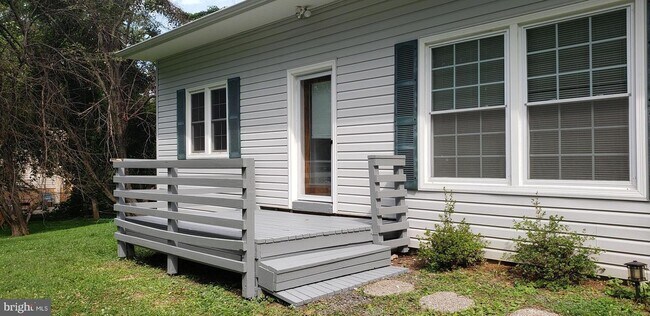 Foto del edificio - 317 Adahi Rd SE