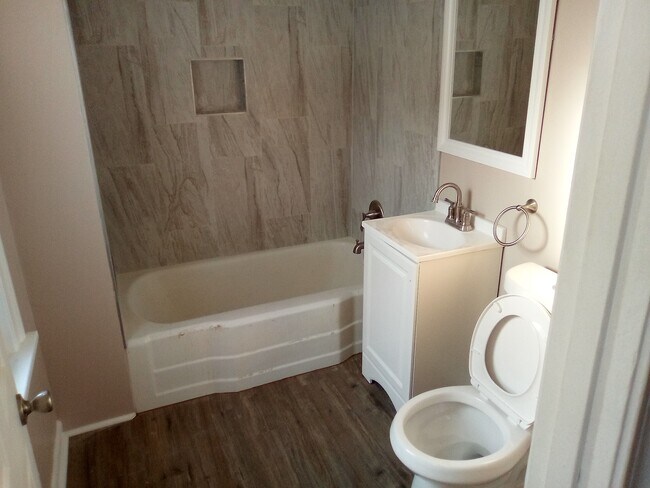 Baño - 4401 Irving Ave N