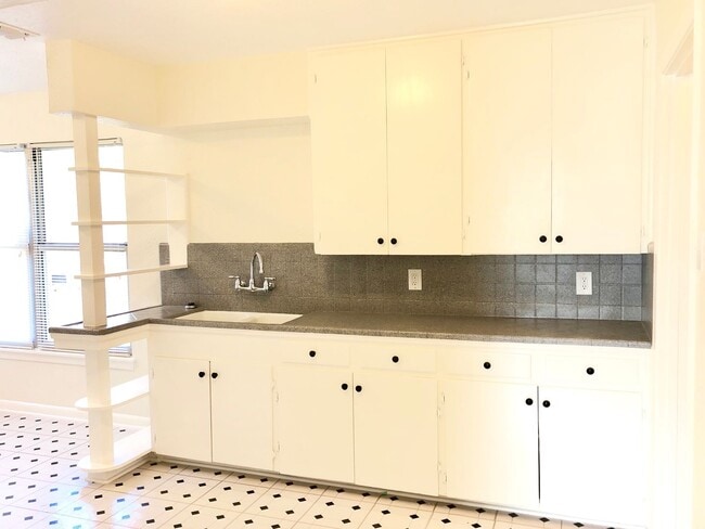 Building Photo - 210 Laddie Pl