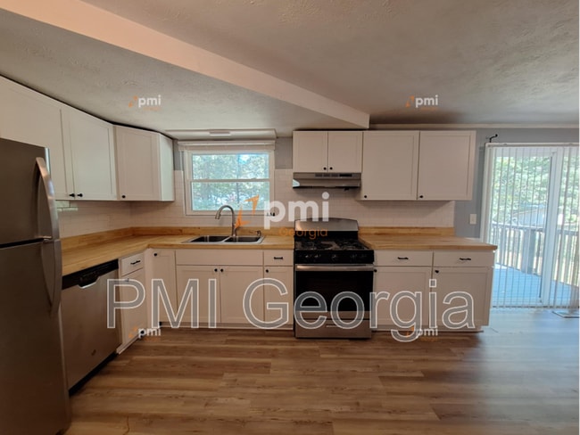 Building Photo - 6139 Lullwater Dr