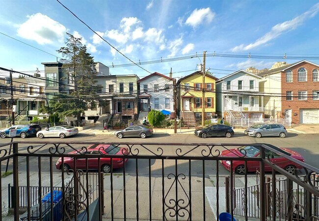 Foto del edificio - 47 Jewett Ave