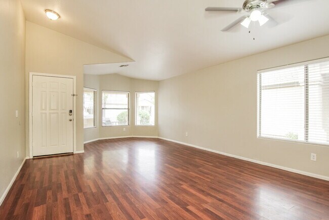 Foto del edificio - 12321 W Marshall Ave