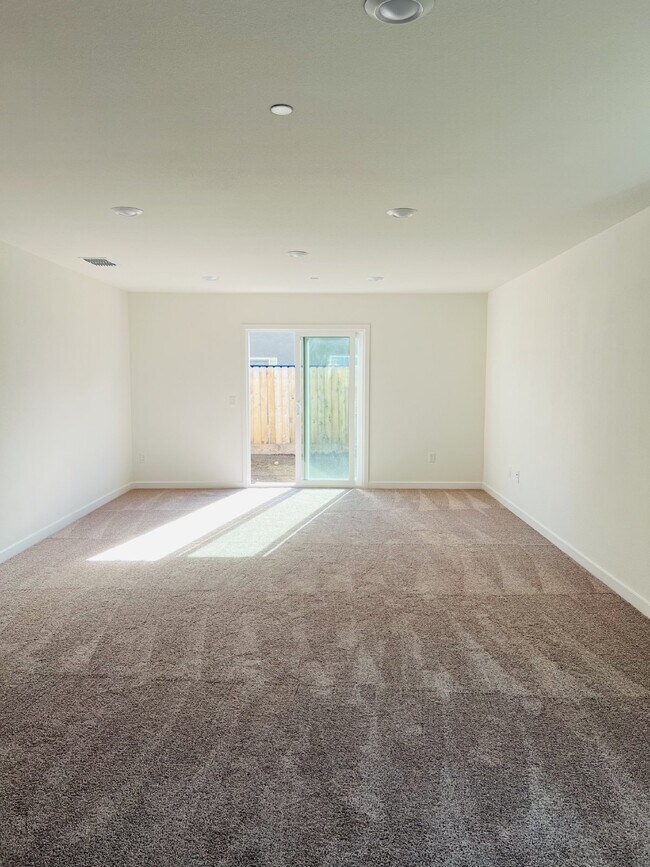Building Photo - 782 Dean Court, Merced Available Now!