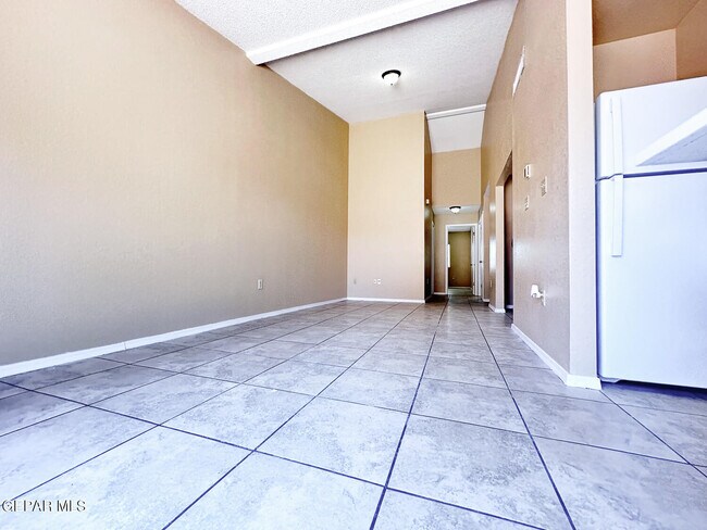 Building Photo - 3526 Oasis Dr