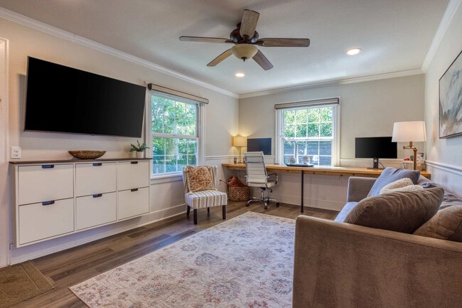 Building Photo - 214 Ave F