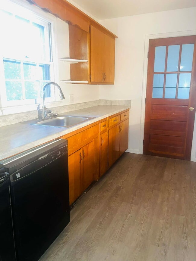 Foto del edificio - 117 Riverside Dr