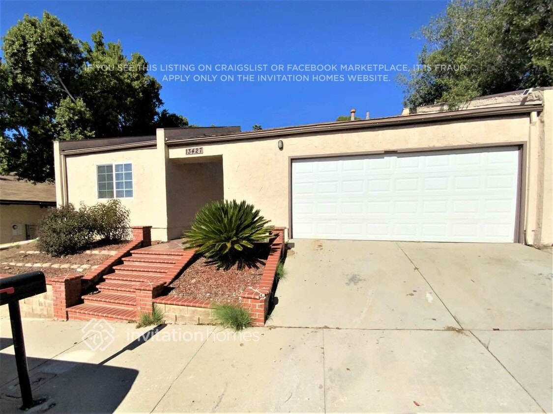 Primary Photo - 13427 Almetz St