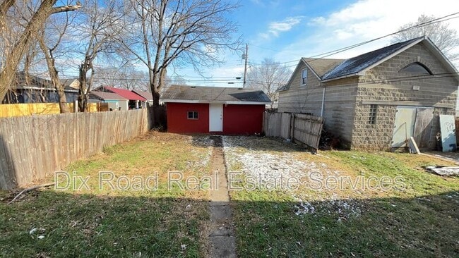 Building Photo - 48 Boltin St