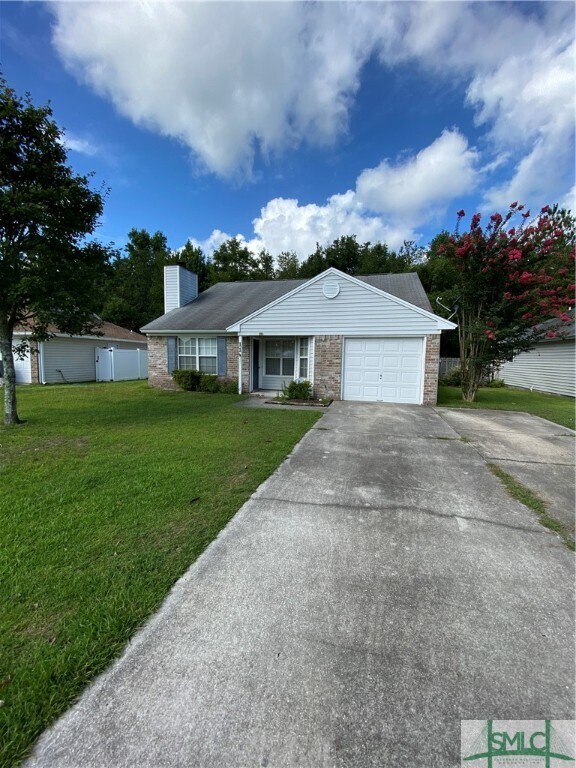 Primary Photo - 11 Blue Gill Ln