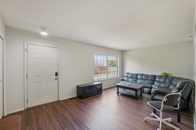 Foto del edificio - 4833 Berwyn House Rd