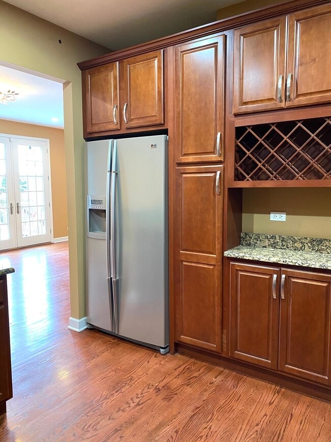 Building Photo - 1521 Stonegate Manor