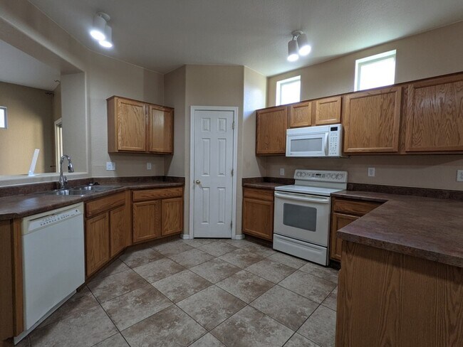 Building Photo - Gorgeous Rancho Sahuarita home!