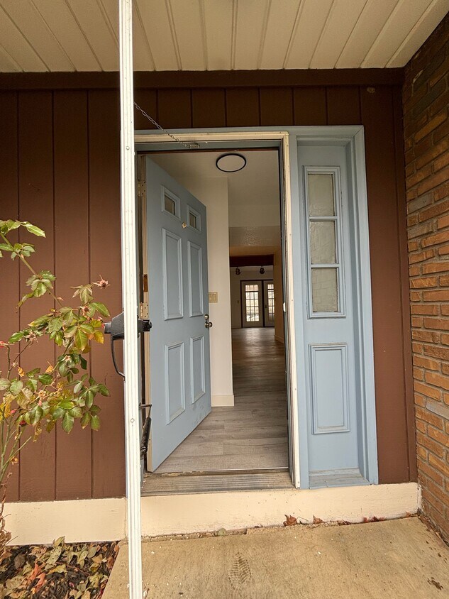 Foto principal - 6318 Bannister Dr