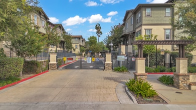 Building Photo - 26090 Stonehaven Dr