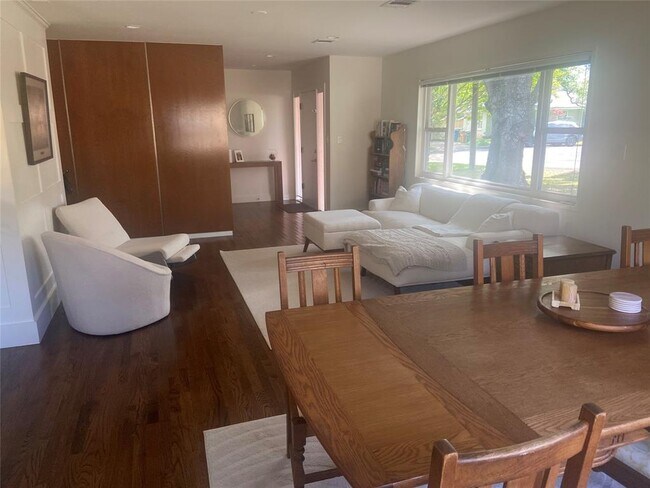 Foto del edificio - 5705 McCarthy Cir
