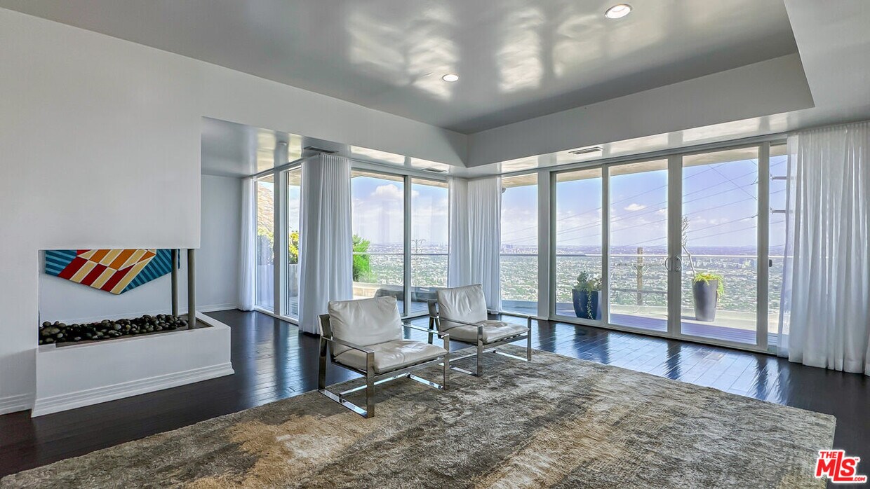 8697 Franklin Ave, Los Angeles, CA 90069 House Rental in Los Angeles