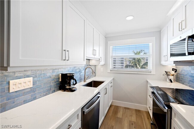 Foto del edificio - 25750 Hickory Blvd