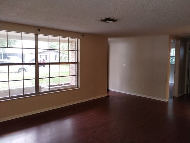 Building Photo - Beautiful 3 Bedroom, 2 Bathroom Home for Rent in New Port Richey!