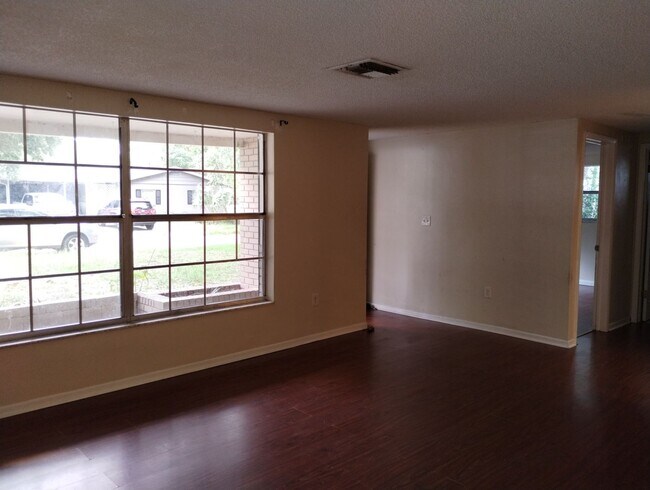 Foto del edificio - Spacious 3 Bedroom, 2 Bathroom Home for Rent in New Port Richey!