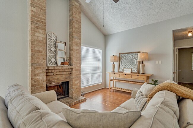 Foto del edificio - 23419 Summer Pine Dr