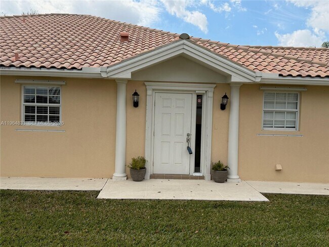 Foto del edificio - 8270 Eleuthera Ln