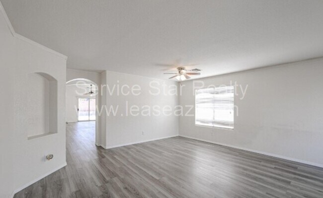 Building Photo - 16652 W Latham St