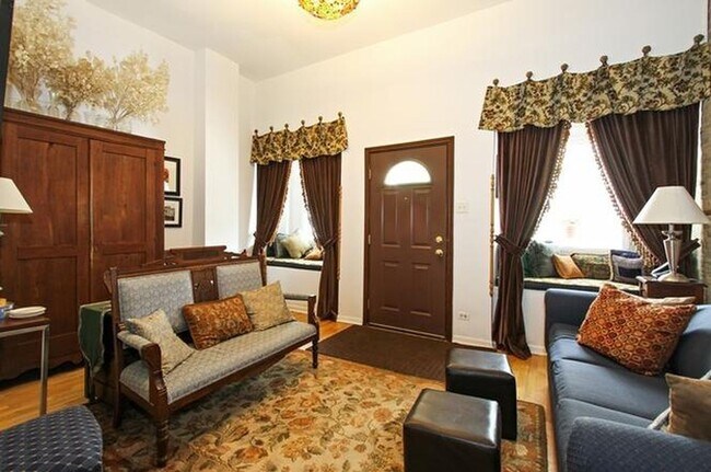 Foto del edificio - 1252 N Greenview Ave