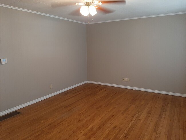 Foto del edificio - Very cute 2 Bedroom home on a corner lot f...