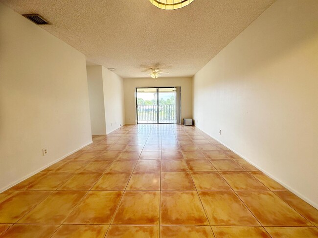 Foto del edificio - 11453 NW 39th Ct