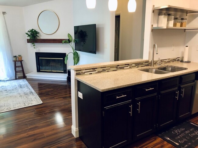 Building Photo - 8859 Eagleview Dr