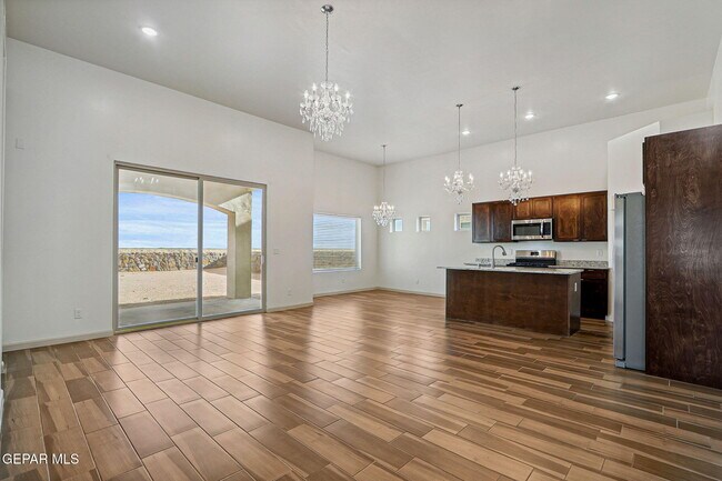 Foto del edificio - 14740 John McNeely Ave