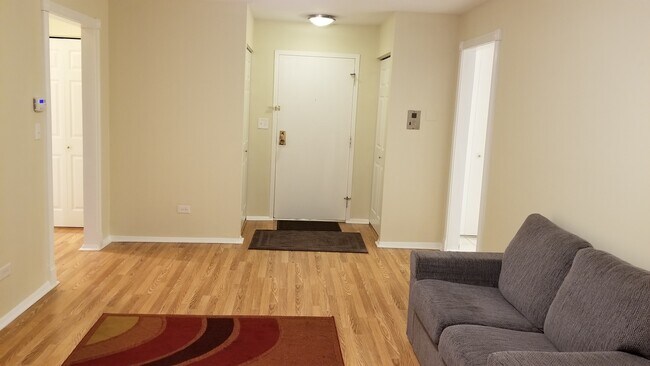 Entrance to Living Room - 904 Ridge Sq