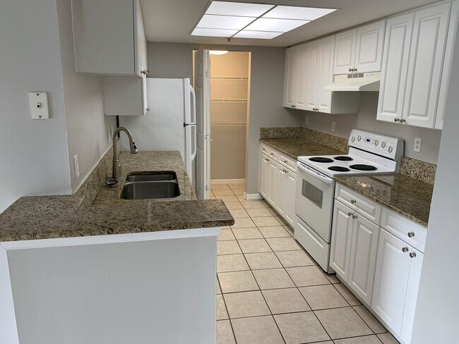 Foto del edificio - 50 Crestwood Ct N