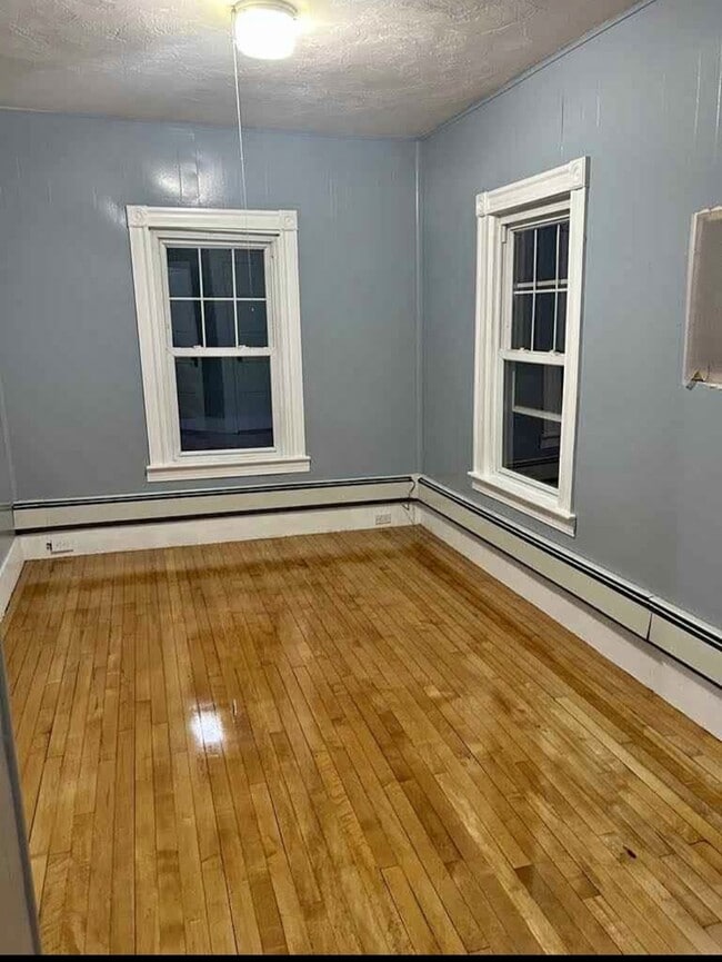 Building Photo - 474 Rollstone St