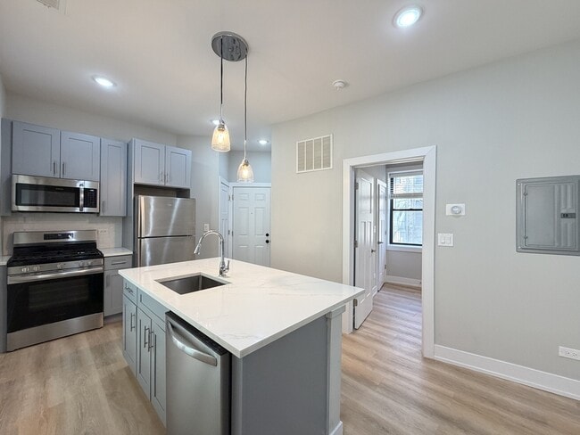 Building Photo - 452 W Belden Ave