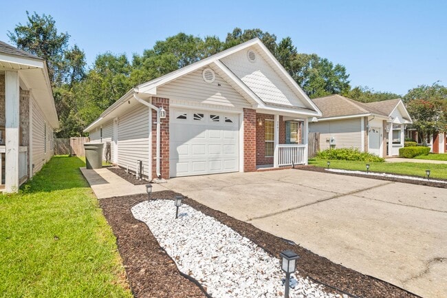 Building Photo - 5841 Last Big Tree Ln