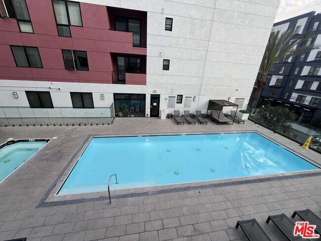 Building Photo - 1234 Wilshire Blvd