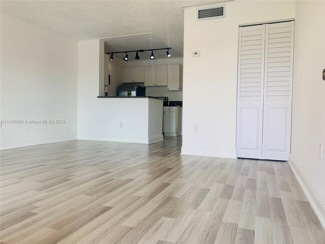 Building Photo - 7151 Miami Lakes Dr